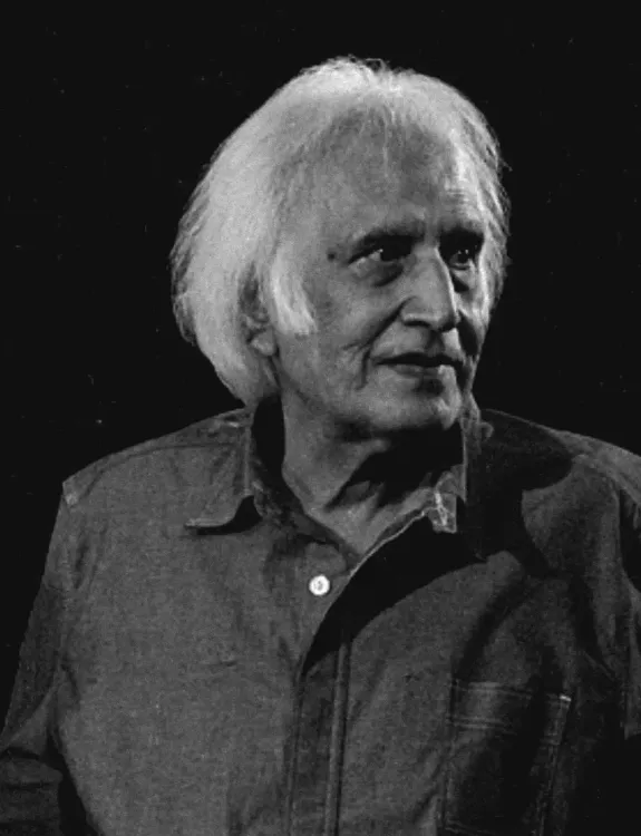 क्या सुरेन्द्र वर्मा हिन्दी साहित्य और नाटक के अग्रणी सितारे हैं?