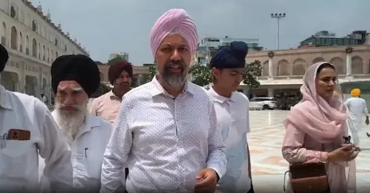 स्वर्ण मंदिर में यूके सांसद तनमनजीत सिंह ढेसी ने टेका मत्था, अमृतसर-लंदन सीधी उड़ानों की उठाई माँग