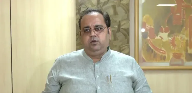 दिल्ली में डेंगू-चिकनगुनिया से निपटने की तैयारी, मंत्री पंकज सिंह ने की अस्पतालों के MS-MD के साथ समीक्षा बैठक