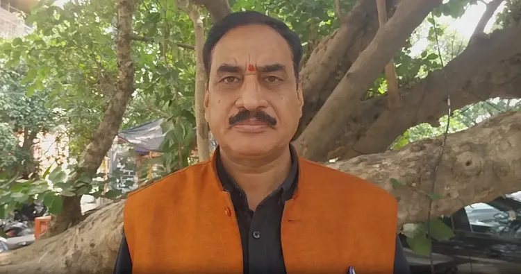 तेलंगाना स्कूल में बिंदी-चूड़ी उतरवाने पर वीएचपी का विरोध, विनोद बंसल ने माँगी तत्काल कार्रवाई
