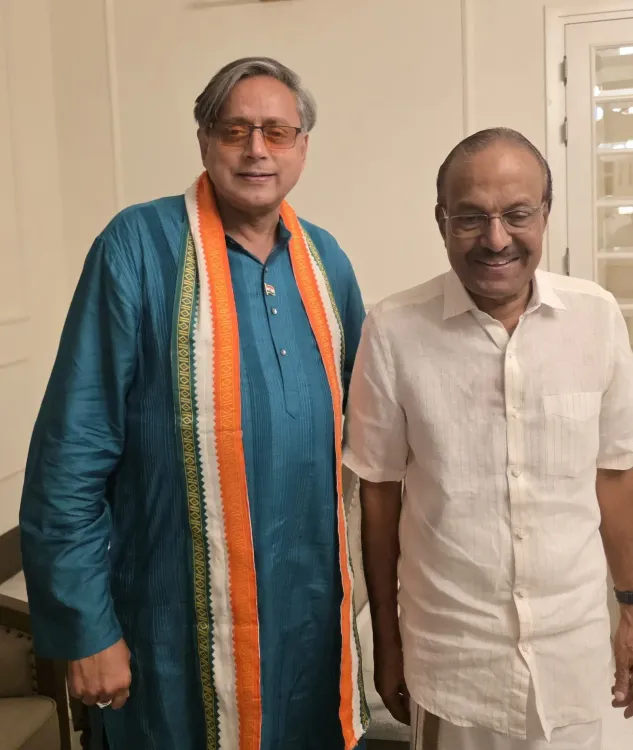 Tharoor meets Satheesan, Kunhalikutty in Thiruvananthapuram