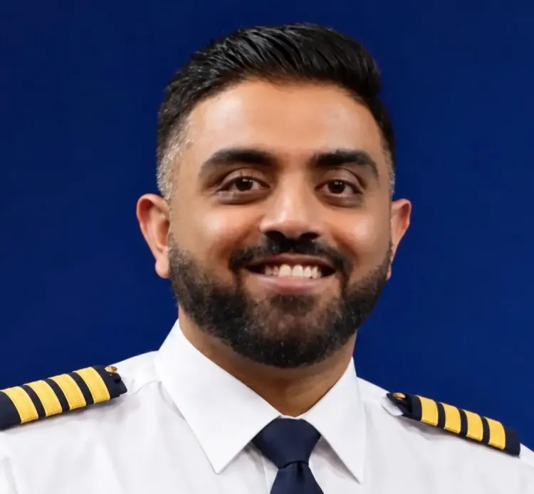 Tharoor Salutes Capt Smit Machchhar for Saving 174 Lives