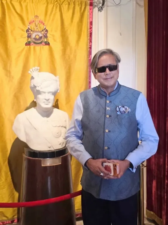 Tharoor Visits Amar Mahal Palace Museum in Jammu