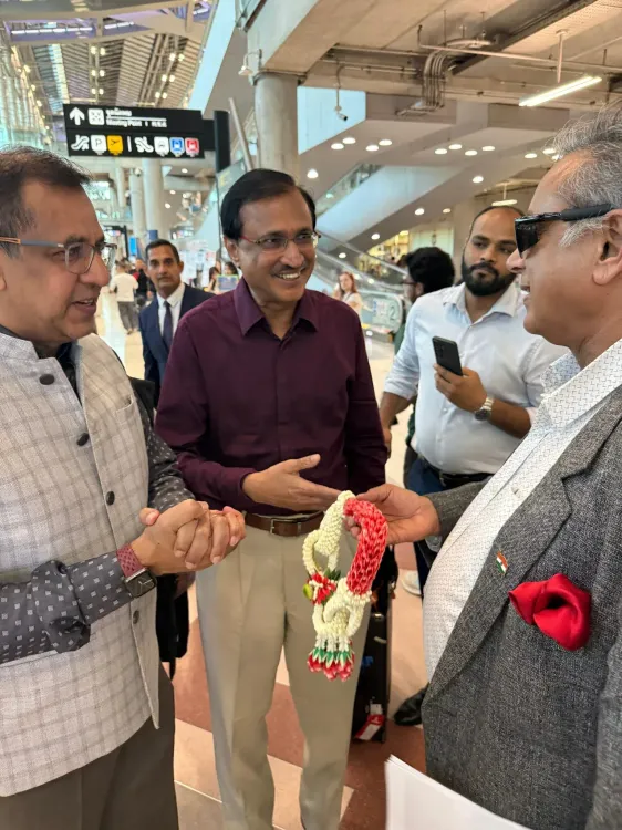 Tharoor visits Bangkok at India-Thai Chamber invite