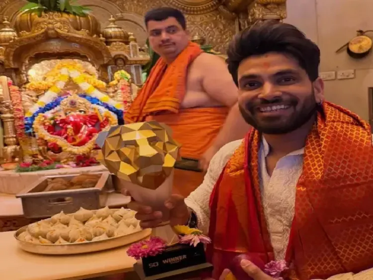 शिव ठाकरे ने 'द 50' जीतकर बप्पा के दरबार में किया दर्शन, फैंस के साथ सेल्फी का आनंद लिया
