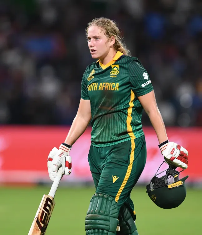 Dercksen's 52 steers South Africa to first T20 WC win over Pakistan