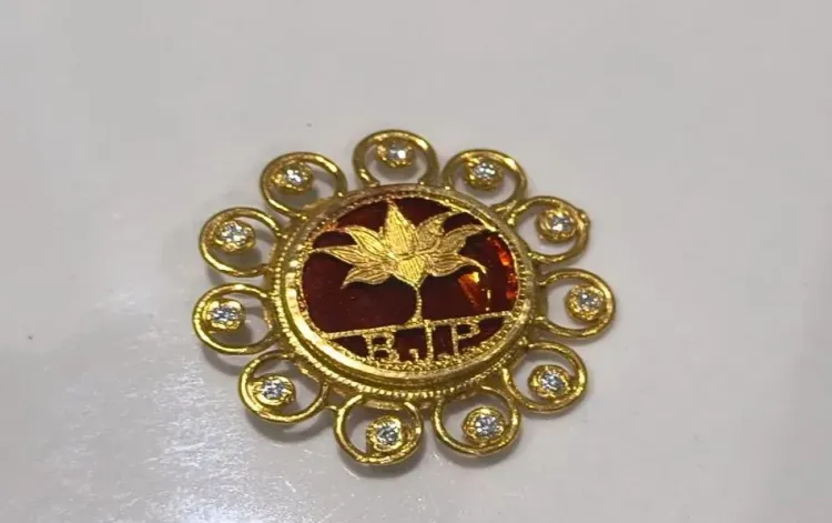 Thewa art goes global: Mandsaur artisan crafts brooch for PM Modi