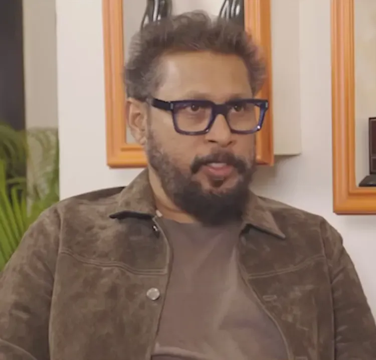 क्या 'थर्सडे स्पेशल' पर शूजित सरकार की प्रतिक्रिया ने हमें 'शू बाइट' की याद दिलाई?