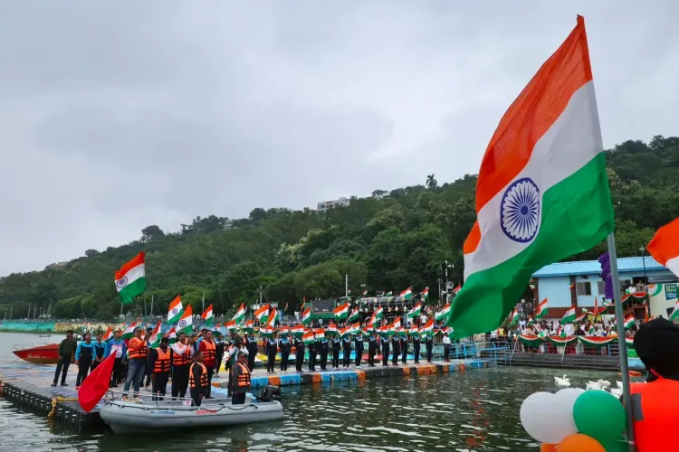 भोपाल के बड़े तालाब पर देश का पहला फ्लोटिंग तिरंगा, सीएम मोहन यादव ने नौका यात्रा का किया शुभारंभ
