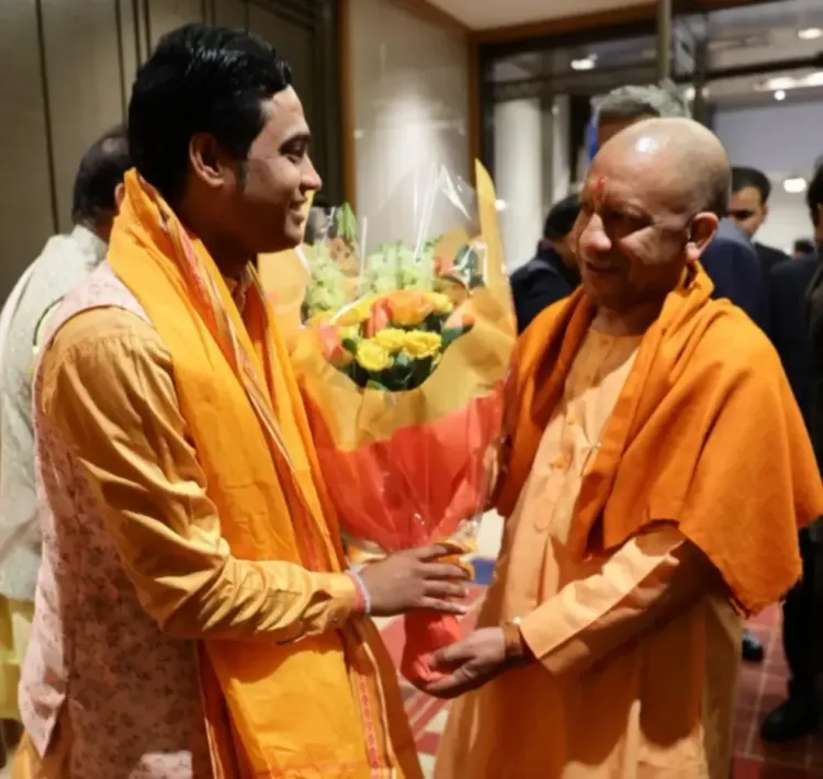 टोक्यो में प्रवासी भारतीयों ने सीएम योगी आदित्यनाथ का गर्मजोशी से किया स्वागत