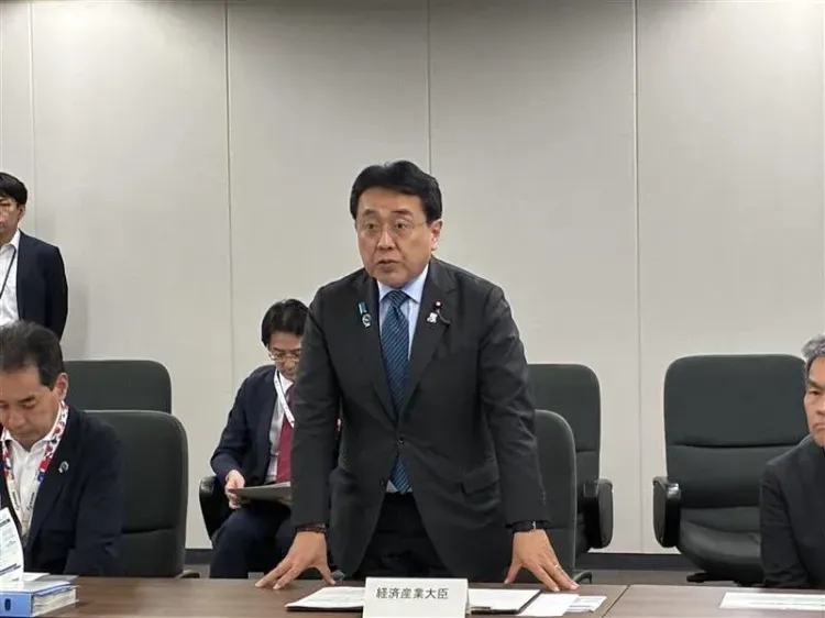 Japan-China trade chiefs hold first talks since 2024 diplomatic rift at APEC Suzhou