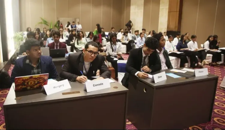 यूपी ट्रेड शो में 'विकसित भारत MUN': 14 स्कूलों के 100+ छात्रों ने WTO मंच पर आज़माई कूटनीतिक क्षमता