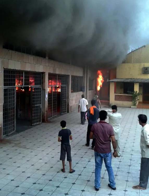 What Caused the Train Service Disruption in Sealdah South Due to a Fire at Santoshpur Station?