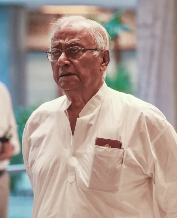 Saugata Roy faces BJP protest, black flags at Kolkata airport