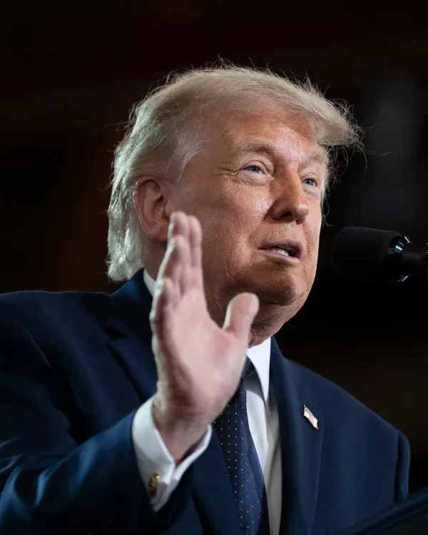 Trump slams Obama Iran deal, says current talks will block nuclear weapon