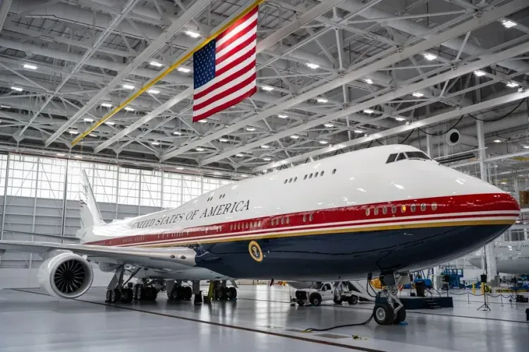 Trump unveils VC-25B Bridge aircraft as interim Air Force One