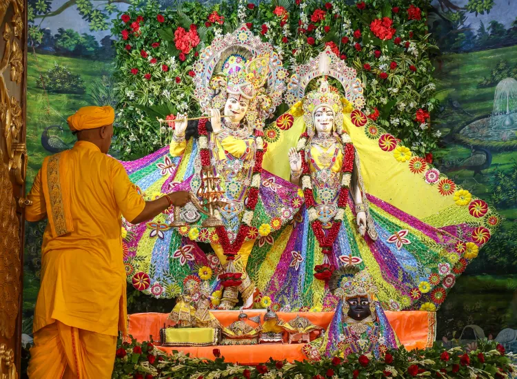 क्या तुलसी के बिना अधूरी है श्रीकृष्ण जन्माष्टमी की पूजा?