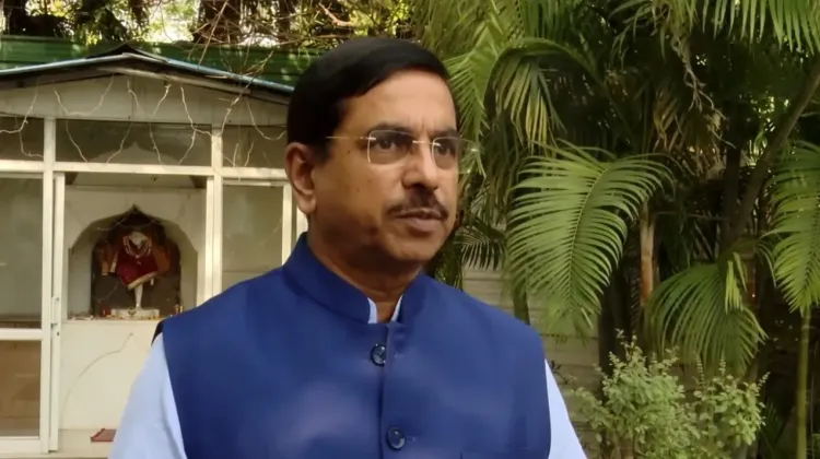 प्रह्लाद जोशी का बड़ा बयान: तुष्टिकरण की राजनीति अब नहीं चलेगी, पश्चिम बंगाल-असम में BJP की जीत ऐतिहासिक