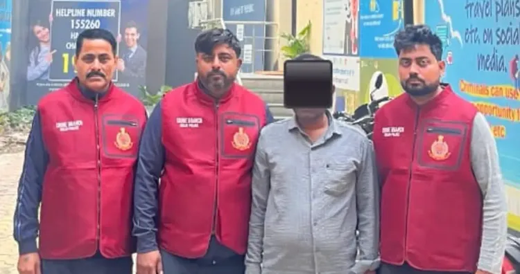 Who are the two cyber fraudsters arrested by Delhi Police in a Rs 50 lakh investment scam?