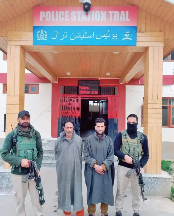 Two Fraudsters Impersonating Police Officers Arrested in Kashmir