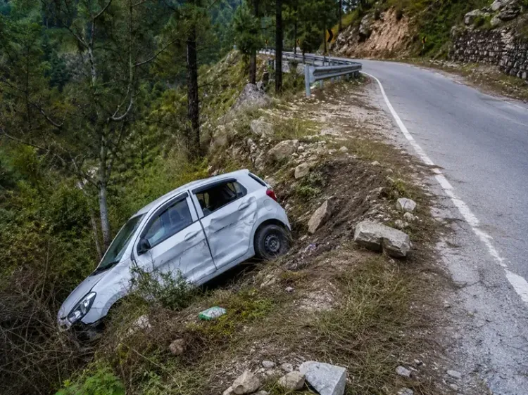 Two killed, four injured as vehicle plunges into gorge in J&K's Doda