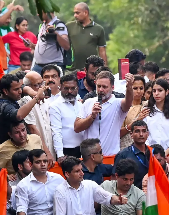 त्योहारी सीजन में विरोध-प्रदर्शनों से दिल्ली के व्यापारी परेशान, PM मोदी और CJI से हस्तक्षेप की माँग