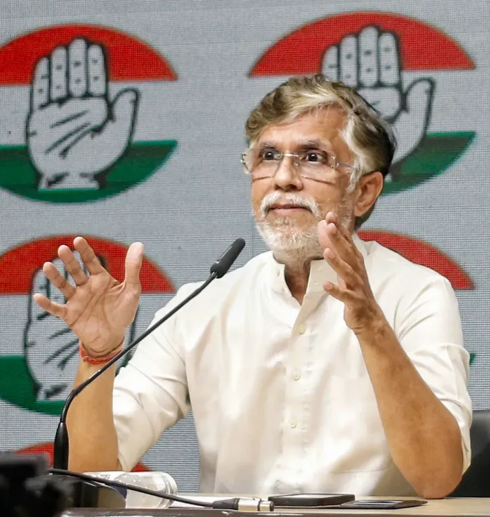 अयोध्या फंड गबन और उज्जैन जमीन विवाद: कांग्रेस के पवन खेड़ा बोले — यह अंतरराष्ट्रीय मामला
