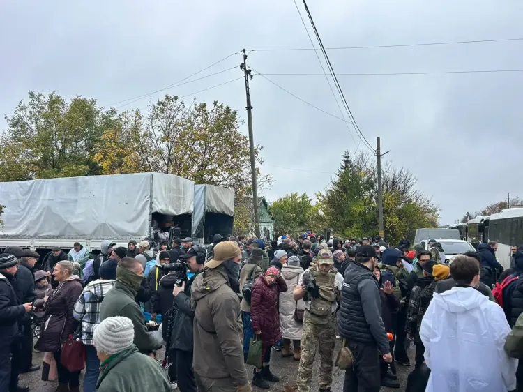 Ukraine evacuation begins in Oleshky amid ceasefire in Kherson region