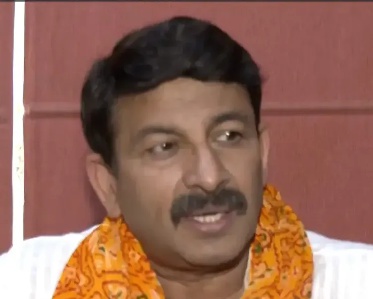 क्या तेजस्वी यादव के पास 56 इंच की जीभ है, जबकि मनोज तिवारी के पास 56 इंच का सीना?