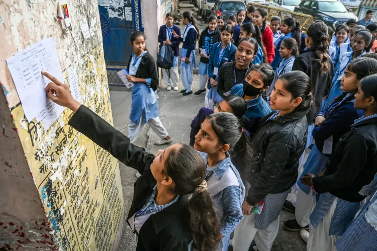 यूपी बोर्ड रिजल्ट 2026: 10वीं में कशिश-अंशिका और 12वीं में शिखा वर्मा टॉपर, बेटियों का जलवा