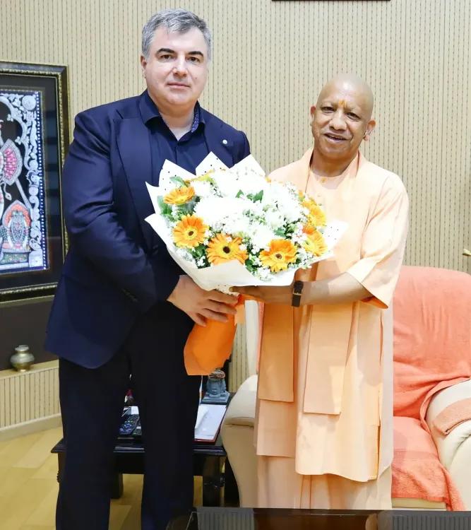 मुख्यमंत्री योगी से नोबेल पुरस्कार विजेता कॉन्स्टेंटिन नोवोसेलोव की खास मुलाकात