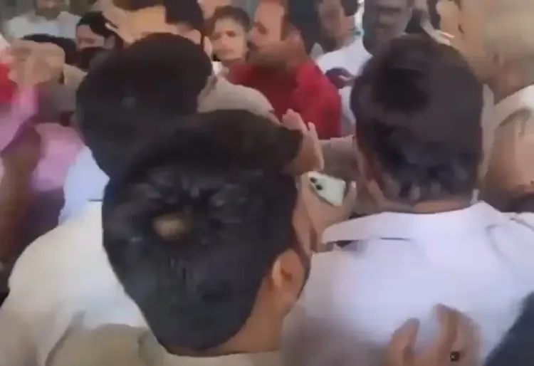 यूपी कांग्रेस पदभार समारोह में बवाल: अजय राय और नए नेतृत्व के समर्थकों में मारपीट