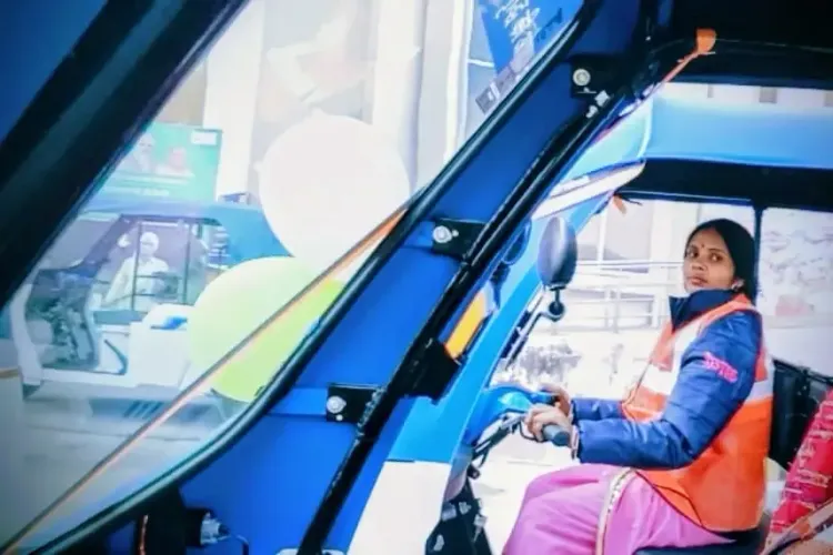 क्या यूपी की मंशा देवी और उनकी 60 सहेलियां बन रहीं हैं लखपति?