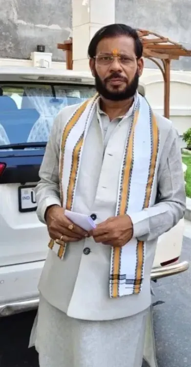 ब्राह्मण सम्मेलन पर मनोज पांडेय का अखिलेश यादव से तीखा सवाल: 'सम्मान या सिर्फ वोट की राजनीति?'