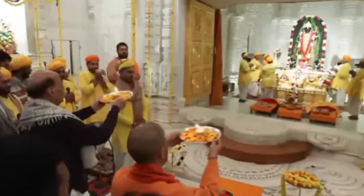 क्या अयोध्या में रक्षा मंत्री और सीएम योगी ने हनुमानगढ़ी और रामलला के दर्शन किए?