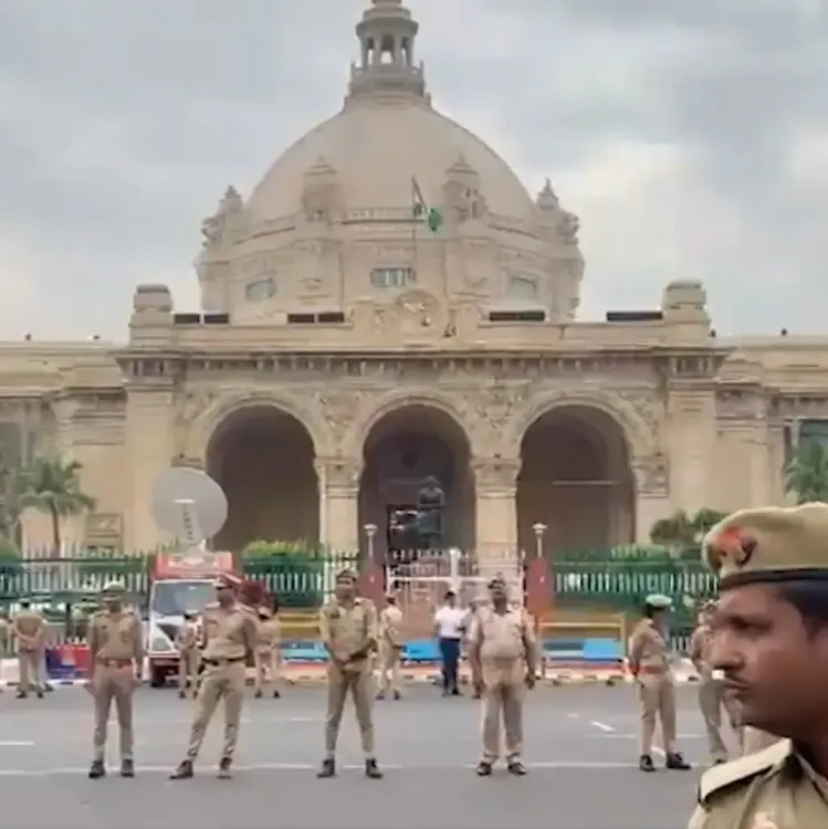 यूपी विधानमंडल विशेष सत्र में महिला आरक्षण पर सपा-भाजपा आमने-सामने, 33%25 लागू करने की मांग पर हंगामा