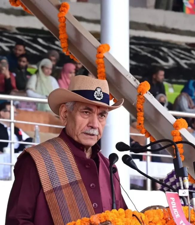 क्या एलजी मनोज सिन्हा ने पुलिस स्मृति दिवस पर शहीदों को श्रद्धांजलि दी?