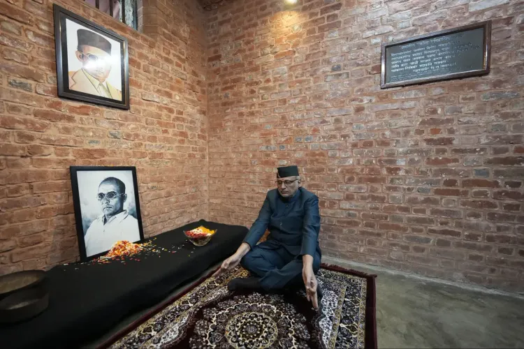 सेल्युलर जेल में उपराष्ट्रपति सीपी राधाकृष्णन ने दी श्रद्धांजलि, वीर सावरकर की कोठरी का किया दौरा
