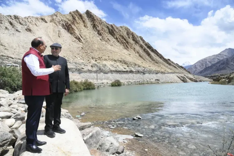 उपराष्ट्रपति राधाकृष्णन ने लद्दाख में पश्मीना फार्म और सिंधु रॉक चेक डैम का निरीक्षण किया