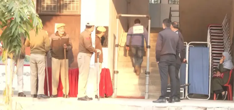 क्या जम्मू-कश्मीर के नगरोटा और बडगाम में उपचुनाव की मतगणना में नेशनल कॉन्फ्रेंस और भाजपा के बीच कड़ी टक्कर है?