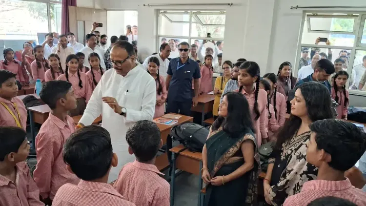 क्या उपमुख्यमंत्री बृजेश पाठक ने उच्च प्राथमिक विद्यालय का निरीक्षण किया और बच्चों से फीडबैक लिया?