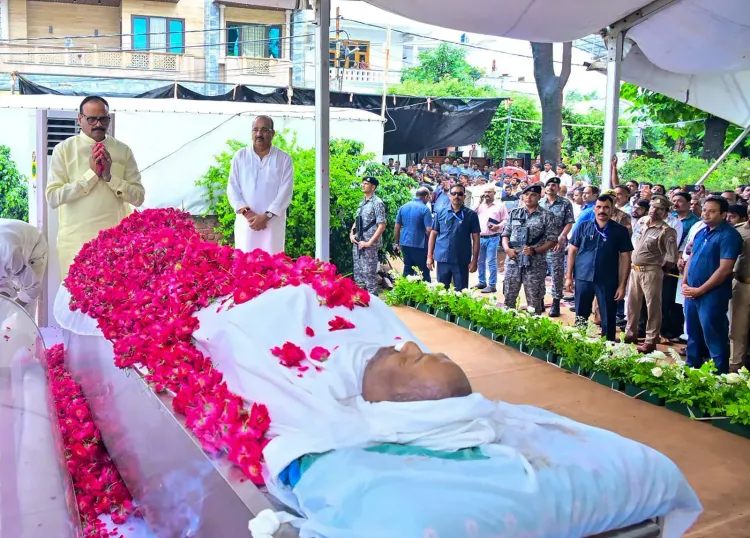 BSP's lone UP MLA Uma Shankar Singh cremated with state honours in Ballia