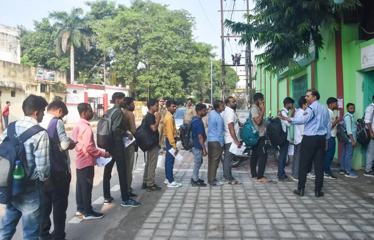 क्या यूपीएसएसएससी पीईटी परीक्षा 2025 कड़ी सुरक्षा में सफल रही?