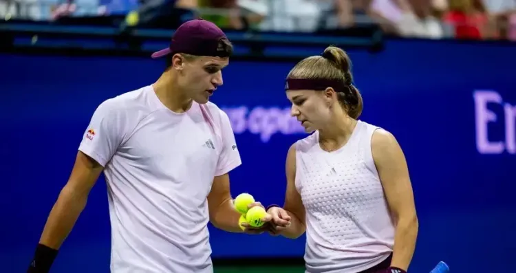 Muchova-Mensik survive two match points to reach US Open mixed doubles final