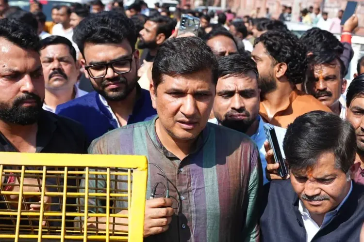 उत्तम नगर में सौरभ भारद्वाज की पुलिस से टकराव, तरुण के परिजनों से मिलने पर रोक