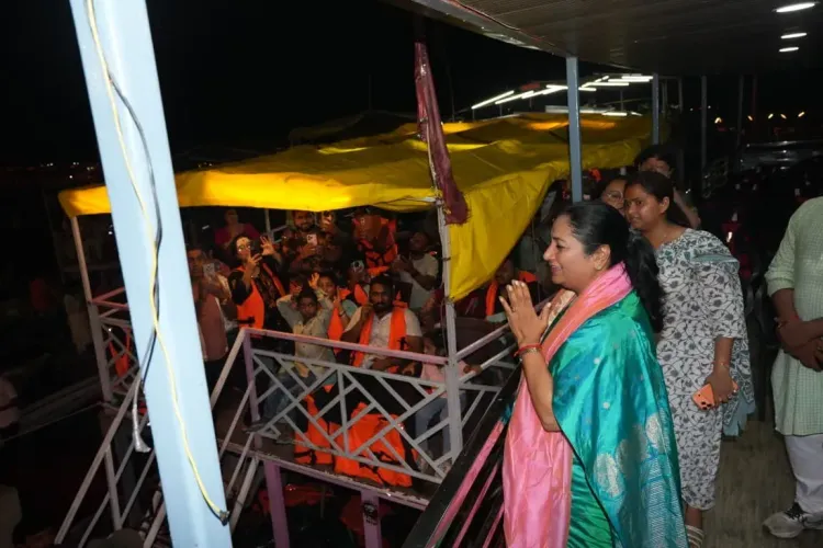 दिल्ली की CM रेखा गुप्ता काशी पहुंचीं, लाल बहादुर शास्त्री एयरपोर्ट पर भव्य BJP स्वागत