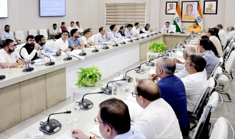यूपी में ₹1.94 लाख करोड़ के राजमार्ग नेटवर्क की समीक्षा, गडकरी बोले — विश्वस्तरीय सड़क संपर्क सर्वोच्च प्राथमिकता