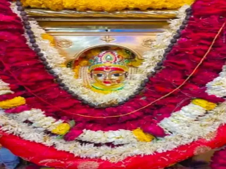 उत्तर प्रदेश में मां चंद्रघंटा के अद्भुत दर्शन, जानें दो प्रमुख मंदिरों के बारे में