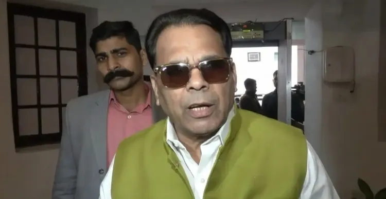 क्या नरेंद्र कश्यप ने सपा को जनता के बीच छवि सुधारने का तरीका सुझाया?