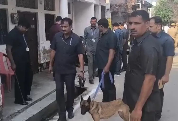 क्या राहुल गांधी के फतेहपुर दौरे से पहले विरोधी पोस्टर लगे?